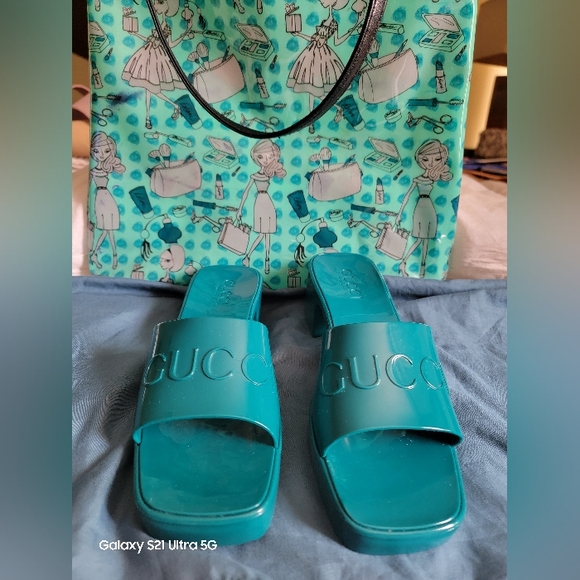 Gucci Double G Rubber Sandals Teal color size 38 (8 US) - Picture 15 of 16